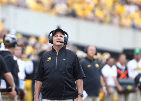 Iowa DC Phil Parker wins Broyles Award as nation's top assistant .